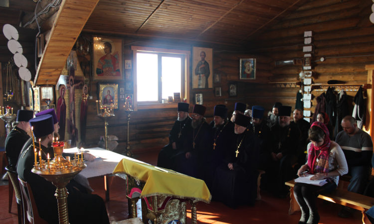 В храме поселка Межевой прошло собрание духовенства Саткинского округа