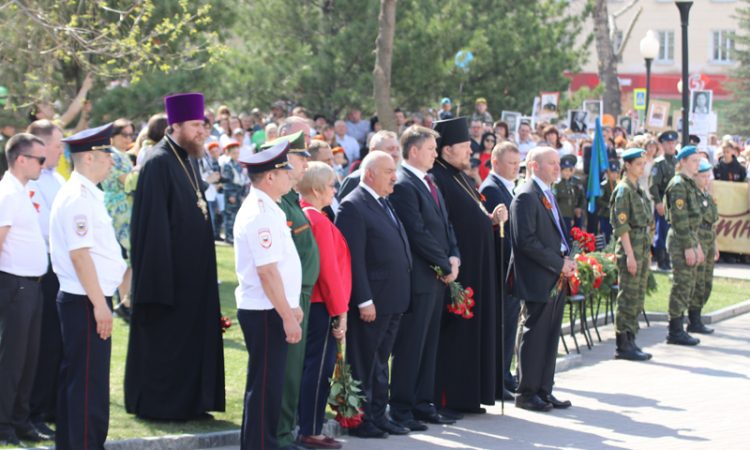 Епископ Викентий поздравил саткинцев с Днём Победы и освятил памятники Героям войны