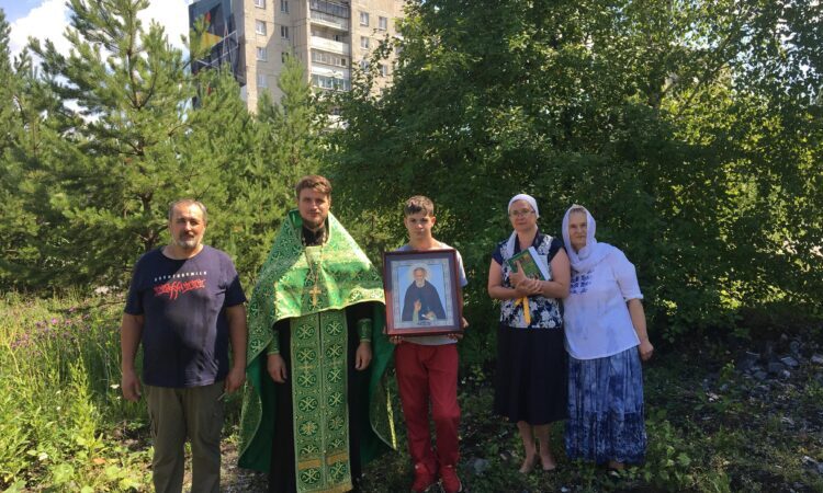 На месте строительства будущего Сергиевского храма в Сатке совершён праздничный молебен